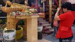 Warga Bali Rayakan Imlek di Griya Kongco Dwipayana