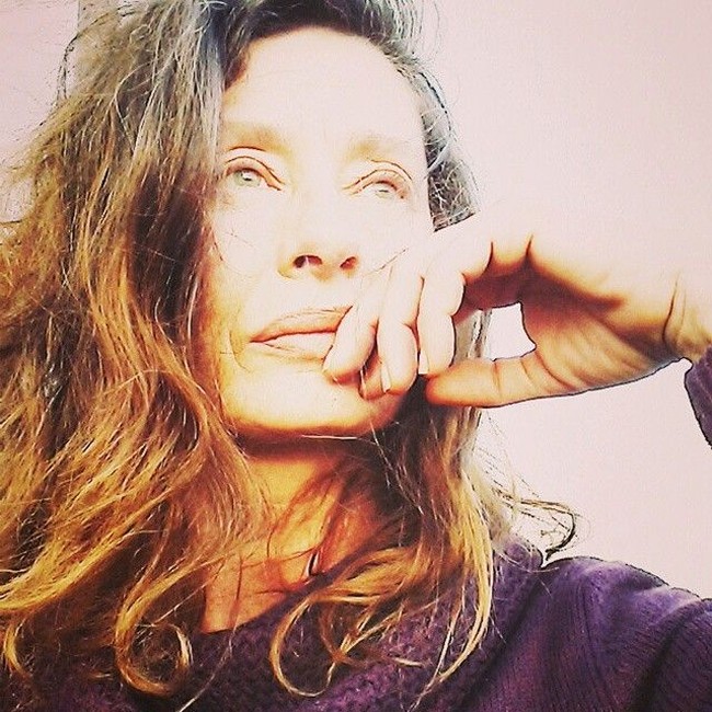 Dibutakan oleh cinta, Nastasia tak melihat niat buruk sang suami yang ingin memanfaatkannya demi harta. Baru kenal dua hari, dia minta dibelikan mobil BMW. Dengan bodohnya, aku memberikannya cek. Ketika itu, aku sangat mencintainya, ucap Nastasia. Foto: Instagram