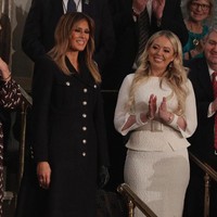 Pakaian dari Burberry ini datang dengan harga US$ 2.390 atau Rp 33 jutaan. Foto: Getty Images