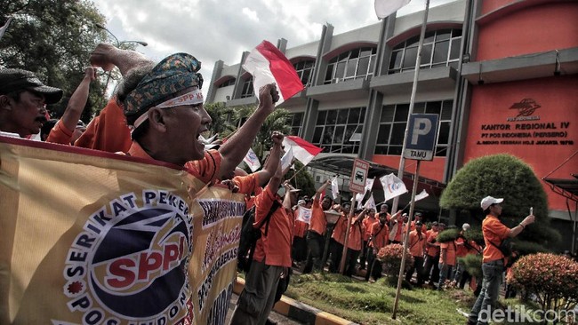 Curhat Pak Pos: Gaji Ditunda, Gaji Bos Lebih dari Rp 50 Juta