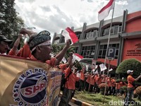 Curhat Pak Pos: Gaji Ditunda, Gaji Bos Lebih dari Rp 50 Juta