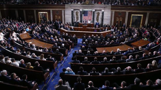 Presiden Donald Trump menyampaikan pidato State of the Union di Capitol di Washington, DC pada 5 Februari 2019. Doug Mills / Pool via REUTERS FEBRUARY 5, 2019 - WASHINGTON, DC: President Donald Trump delivered the State of the Union address at the Capitol in Washington, DC on February 5, 2019. Doug Mills/Pool via REUTERS