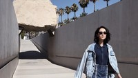 Sara juga pernah mengabadikan momennya di museum yang sangat terkenal di Los Angeles yaitu Los Angeles County Museum of Art. (sara_legge/Instagram)