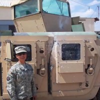 Seperti dikutip dari Parents, YouTuber dengan nama asli Dulce Tejeda ini pernah bekerja sebagai tentara dan montir. Tepatnya setelah lulus SMA dia memutuskan untuk menjadi tentara. Aku bergabung menjadi tentara karena tidak punya uang buat kuliah. Setelah masuk, aku dikirim ke Irak dan berada di sana selama 15 bulan, ujarnya. (Foto: Instagram @dulcecandy)