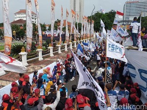 Buruh di Jatim Tuntut Pemerintah Deportasi Tenaga Kerja Asing