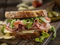 Hiii.. Pria Ini Pakai Sandwich Temannya Untuk Puaskan Hasrat Seksual