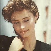 Brand terkenal seperti Yves Saint Laurent dan Revlon bahkan pernah memercayakan perempuan asal Spanyol ini sebagai bintang iklannya. Karier Nastasia di dunia modeling bermula ketika ia di usia 20 tahun resmi menjadi bagian dari agensi model ternama Ford Models. Foto: Instagram