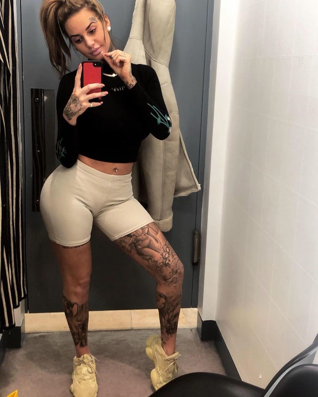 Setelah ia semakin populer membintang reality show, Jemma pun melakukan berbagai prosedur kecantikan. Mulai dari implan payudara hingga implan bokong. Foto: Instagram