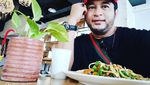 Tambah Macho Begini Gaya Makan Presenter Jeremy Teti yang Doyan Buah