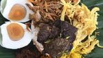 Sarapan Kenyang dan Puas dengan Nasi Krawu Berlauk Komplet