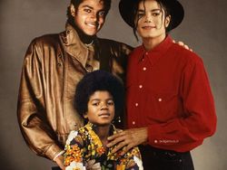 Photoshop Satukan Artis dan Masa Mudanya dalam Satu Frame