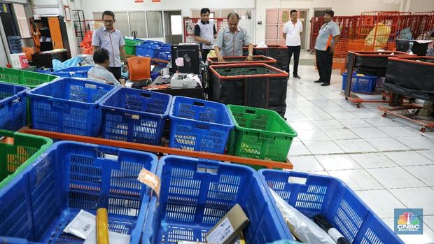 Riwayat Pak Pos, Sang Legenda yang Terancam Tinggal Nama