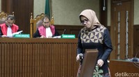 Setelah Novanto terjerat kasus proyek e-KTP, Eni melaporkan perkembangan proyek PLTU Riau-1 kepada Plt Ketum Partai Golkar Idrus Marham. Ketika itu Idrus yang menjabat Sekjen Golkar menggantikan Novanto selaku Ketum Golkar saat itu.