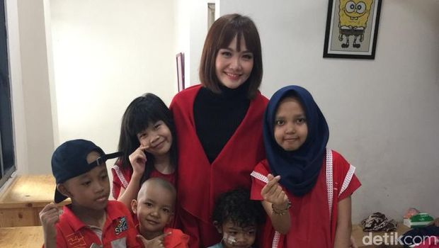 Alena Wu dan anak-anak pengidap kanker.