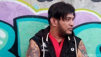 Jeremy Teti kini terlihat berbeda dengan tato dan juga berewok di wajahnya. Pinkan Anggraini/detikHOT