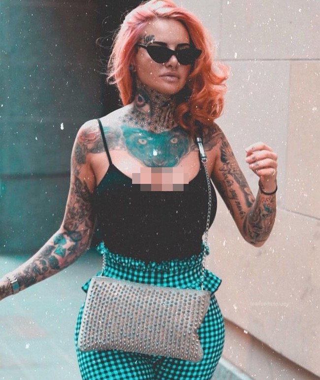 Aku sangat bersemangat memiliki bokong besar dan aku akan menggoyangkannya terus menerus, ucapnya, seperti dikutip dari Mirror.Foto: Instagram