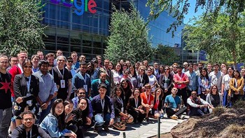 Berpose bersama di kantor pusat Google. Foto: istimewa