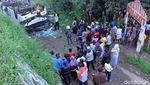 Detik-detik Evakuasi Korban Tewas Kecelakaan Bus Kramat Djati