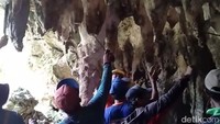 Gua Sodong Goong belakangan ramai diperbincangkan setelah video yang beredar di medsos, menampilkan sekelompok orang tengah menciptakan musik yang unik (Andi Nurroni/detikTravel)