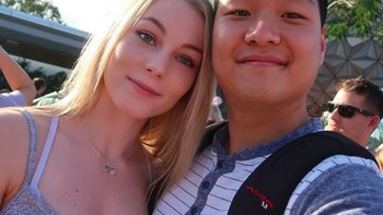 “Sorry kalian harus menghadapi orang-orang menjijikkan itu. Kalian berdua sangatlah cute,” tulis seorang netizen memberi dukungan. Foto: Instagram