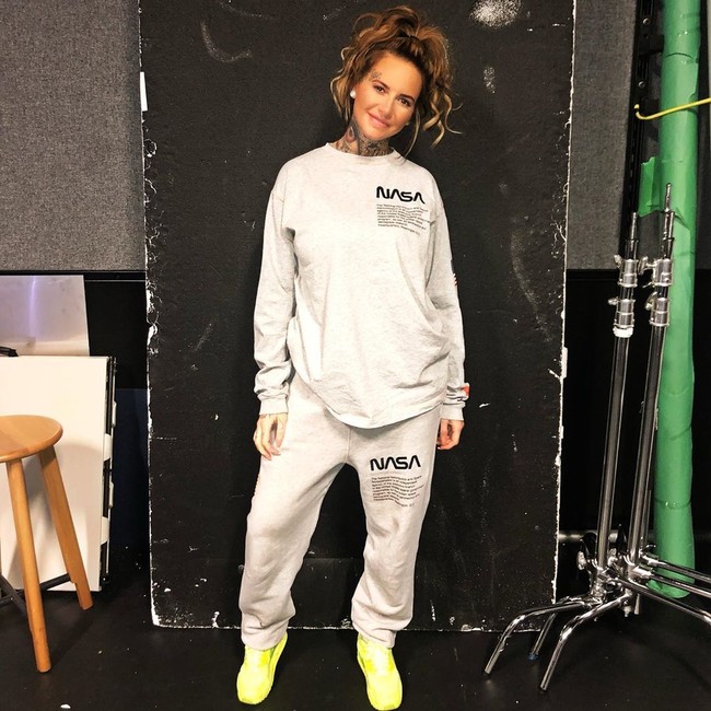 Sejak dulu, nama Jemma tak lepas dari kontroversi. Ia pernah tampil tanpa busana saat berada di pantai. Foto: Instagram