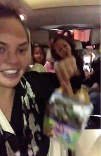 Chrissy Teigen Emosional Lihat Anaknya Cicip Happy Meal Pertama Kali