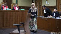 Jaksa mengatakan, Kotjo meminta bantuan Setya Novanto yang saat itu menjabat sebagai Ketua DPR sekaligus Ketua Umum Partai Golkar untuk mendapat akses dengan PLN demi melancarkan bisnisnya. Kotjo dan Novanto memang sebelumnya disebutkan merupakan kawan lama. Novanto pun mempertemukan Kotjo dengan Eni sebagai anggota DPR yang membidangi energi, riset, teknologi, dan lingkungan hidup.
