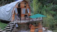 Glamping Legok Kondang sudah ada sejak tahun 2012, dengan tipe tenda standard, family, deluxe, luxury, luxury sunrise dan suites tent (Wisma Putra/detikTravel)