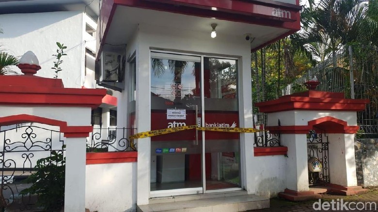 ATM Bank Jatim di Blitar Dibobol, Sisa Saldo Rp 18 Juta Raib ATM Bank Jatim di Blitar Dibobol, Sisa Saldo Rp 18 Juta Raib