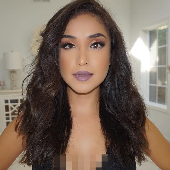 Sebelum bekerja sebagai tentara dan sukses menjadi YouTuber kecantikan, cobaan hidup dilalui Dulce Tejada ketika masa kecil dan remajanya. Dia merupakan imigran dari Meksiko yang masuk ke Amerika Serikat secara ilegal. Dia memanjat pagar perbatasan dan berlarian dari penjaga.  (Foto: Instagram @dulcecandy)