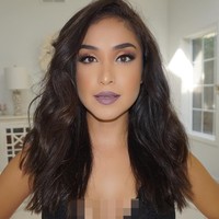 Sebelum bekerja sebagai tentara dan sukses menjadi YouTuber kecantikan, cobaan hidup dilalui Dulce Tejada ketika masa kecil dan remajanya. Dia merupakan imigran dari Meksiko yang masuk ke Amerika Serikat secara ilegal. Dia memanjat pagar perbatasan dan berlarian dari penjaga.  (Foto: Instagram @dulcecandy)