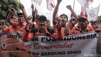 Dia menerangkan, buruknya pengelolaan perusahaan dibuktikan dengan pembayaran gaji yang terlambat. Keterlambatan itu baru terjadi untuk pertama kalinya.