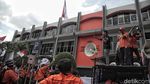 Cetar! Pak Pos Demo Minta Direksi Mundur