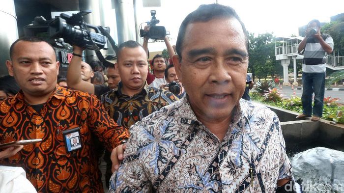 Ketua KONI Tono Suratman menjelaskan situasi terkait tertunggaknya gaji pegawainya. (Foto: Ari Saputra) Ketua KONI Tono Suratman menjelaskan situasi terkait tertunggaknya gaji pegawainya. (Foto: Ari Saputra)