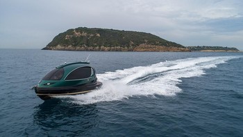 Jet Capsule membuatnya berdasarkan pesanan di galangan kapal Napoli dan bisa menghabiskan waktu 6 bulan untuk menyelesaikannya. (Foto: Jet Capsule)