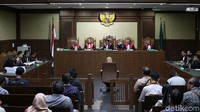 Jaksa KPK Lie Putra Setiawan saat membacakan surat tuntutan dalam sidang di Pengadilan Tipikor Jakarta, Jalan Bungur Besar Raya, Jakarta Pusat, Rabu (6/2/2019), menyatakan  terdakwa Eni Maulani Saragih terbukti bersalah melakukan tindak pidana korupsi.