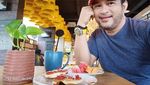 Tambah Macho Begini Gaya Makan Presenter Jeremy Teti yang Doyan Buah