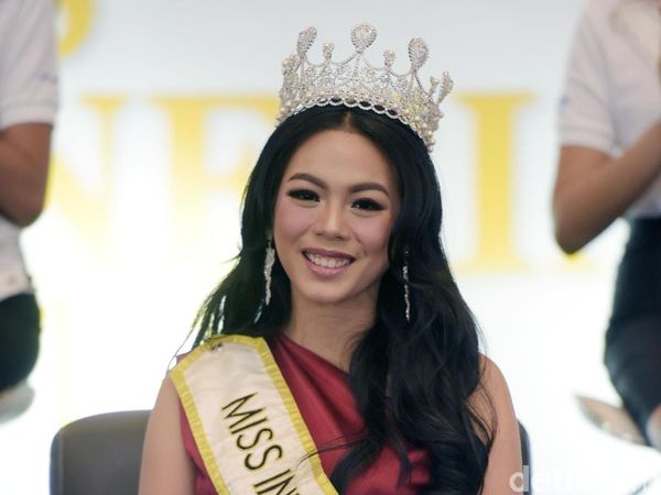 Senyum Manis Alya Nurshabrina