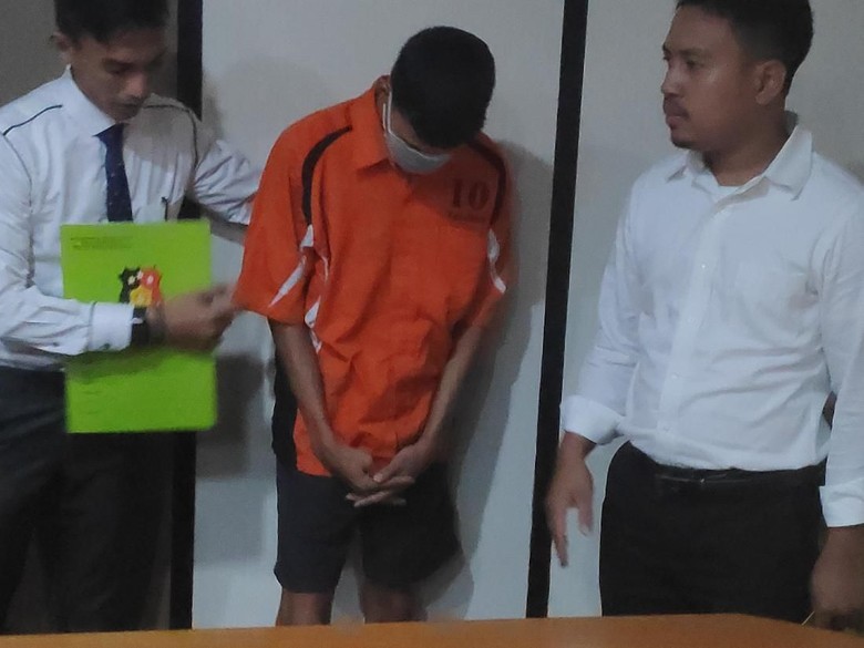 Suami Teller Bank yang Tilap Uang Nasabah Rp 2,3 M Jadi Tersangka Suami Teller Bank yang Tilap Uang Nasabah Rp 2,3 M Jadi Tersangka