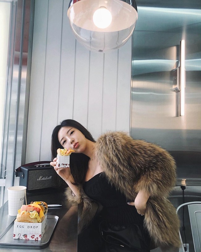 Choi Somi sendiri adalah seorang BJ yang cukup terkenal. Di Korea Selatan, BJ adalah sebutan untuk orang yang sering melakukan siaran di situs streaming. Foto: Instagram @cxxsomi