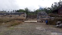 Salah satu sudut area Situs Liyangan. Sebelum memasuki lokasi, sepanjang perjalanan bisa menikmati keindahan alam dan lahan pertanian yang menghijau (Eko Susanto/detikTravel)