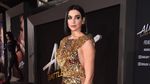 Sexy In Gold! Kecupan Mesra Dua Lipa
