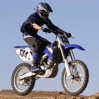 Berdasarkan riset yang dilakukan Yamaha Japan dan Tohoku University, naik sepeda motor sambil ngebut bisa membuka area-area yang tertutup pada otak. Sehingga meningkatkan tingkat konsentrasi dan pemrosesan informasi. Ngebut saat naik motor juga dipercaya bisa mencegah penuaan otak dan meningkatkan IQ. Foto: iStock