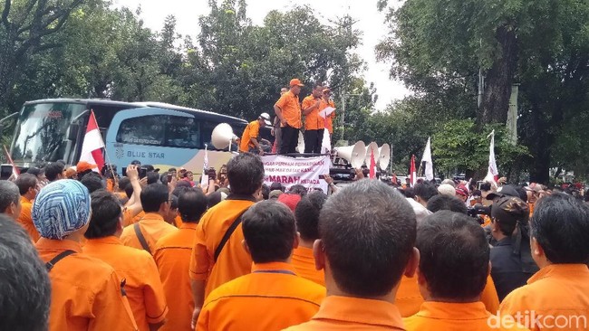 Curhat Pak Pos: Gaji Ditunda, Gaji Bos Lebih dari Rp 50 Juta