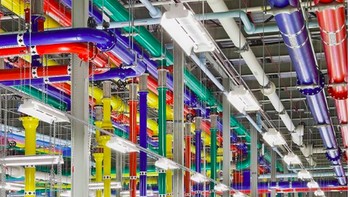 Warna-warni data center Google. (Foto: Instagram/lifeatgoogle)