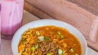 Kedai Keibar ini dikenal dengan sajian roti bakar dan mie instannya. Selain mie instan dengan telur dan kornet, ada juga burger mie instan yang wajib dicoba. Foto: Instagram