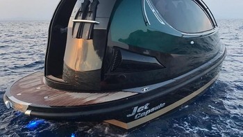 Dditambah dengan seri terakhir jet Hamilton, kapal ini mampu menembus kecepatan 60 hingga 110 kilometer per jam. Konsumen juga bisa memilih konfigurasi mesin bensin atau diesel dengan pengaturan tunggal atau ganda. (Foto: Jet Capsule)