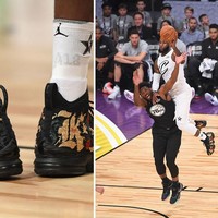 Di ranah basket, bintang NBA Lebron James menyempurnakan gayanya dengan sepatu khusus. Nike LeBron 15 x KITH edisi “Long Live the King” dihiasi bordiran bernuansa floral dan tulisan King yang merupakan inisial dari pebasket legendaris tersebut. (Foto: Getty Images)