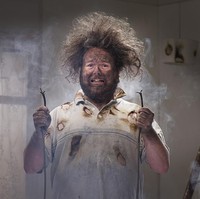 Pada 2014, sekelompok ilmuan syaraf menemukan bahwa orang bisa lolos tes IQ dengan menyetrumkan diri mereka sendiri memakai listrik, melalui proses yang disebut stimulasi langsung transcranial. Bahkan sempat dijual perangkat simulator otak yang dijual USD 100 - USD 400. Padahal menyetrum otak menggunakan listrik sangat berbahaya dan berisiko kematian. Foto: iStock