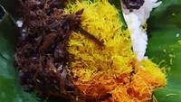 Racikan standar nasi krawu, serundeng pedas dan manis plus empal suwir yang manis gurih. Disantap dengan sambal yang menyengat, mantap rasanya. Foto : Instagram @siembokoe